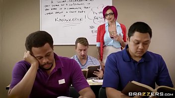 Anna Bell’in Sıcacık Kıçına Acımasızca Giriyorlar