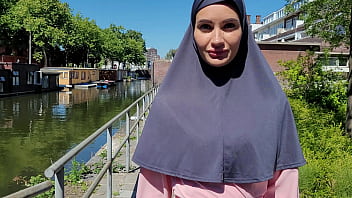 Ortadoğulu Megan’ın Ateşli Anal Macerası – İdrar, Fışkırma Ve İçine Boşalma