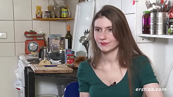 Alman Ateşi Parmaklarıyla ıslak Haznesini Okşuyor