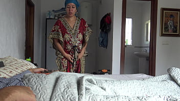 Bir Otel Görevlisi, Misafirin 25 Lira Karşılığında Koca Yarrağını Yalamasını Teklif Etmesiyle şaşkına Döndü.