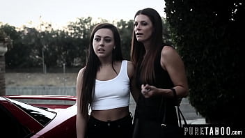 Üvey Anne India Summer Üvey Kardeşleriyle Üçlü Seks Yapıyor