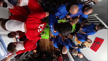 360 Bts Hayranıyla Amerikan Futbol Takımının Çılgın Grup Seks Partisi