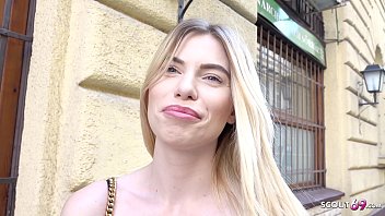 Alman İzci – İncecik Öğrenci Melina’nın Gerçek Sokak Castinginde İlk Anüsüne Sert Giriş