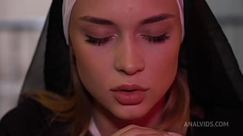 Rahibe Loren Strawberry’nin Ruhunun Derinliklerinden Fışkıran Bir Şeytanın Uyanışı! Anal Laneti Nrx134 Ile Azgınlık Dorukta