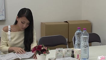 Japon Yıldızı Ren Azumi İki Sert Sikle Kendinden Geçiyor