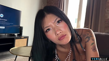 Türk üvey Kız Kardeşinin çıplak Fotoğraflarını çekerken Yakaladı!